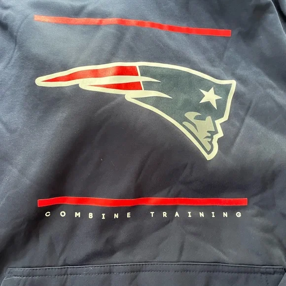 NWT NE Patriots Sweatshirt - Picture 3 of 6